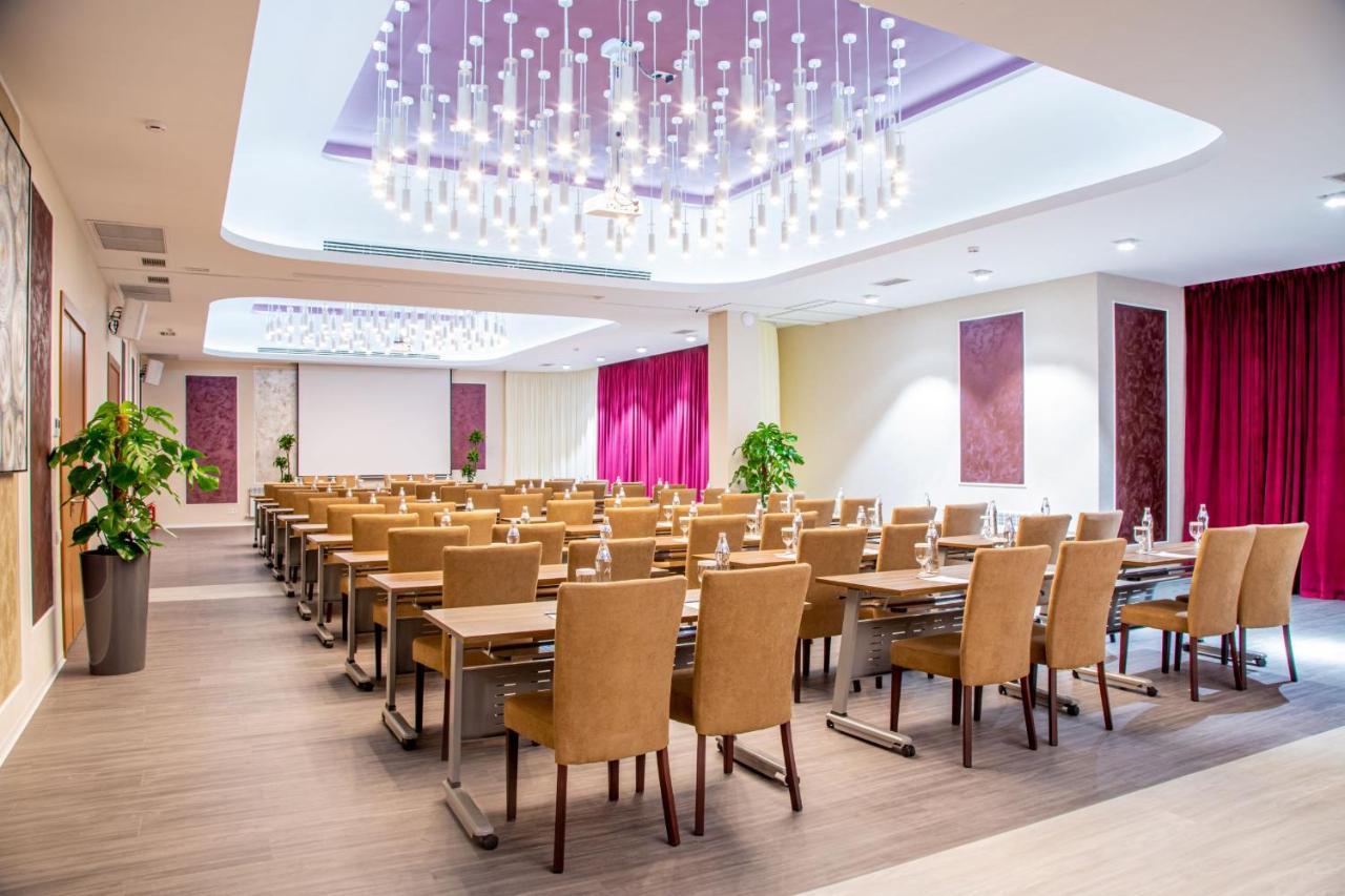 Kazzhol Park Hotel Almaty Exterior photo